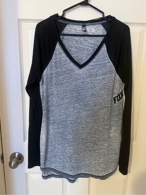 Fox Heather Gray & Black V-Neck Raglan Long Sleeve Top